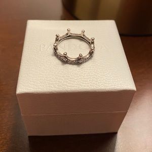 Pandora Queen silver ring 🤍